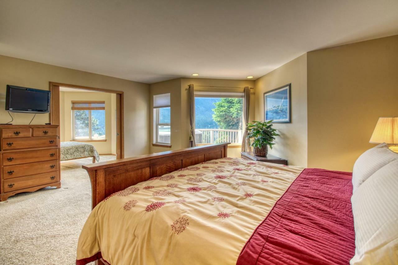 The Hawks Nest Villa Manson Bagian luar foto